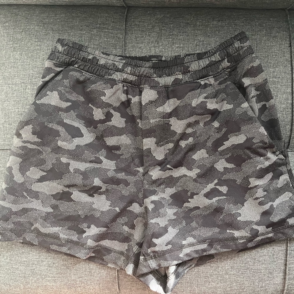 Lululemon pace breaker shorts (size small)